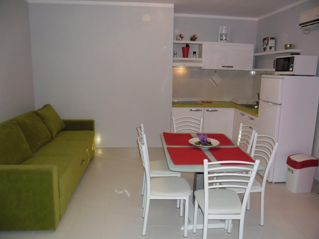 Apartments Jerine Tribalj Oda fotoğraf